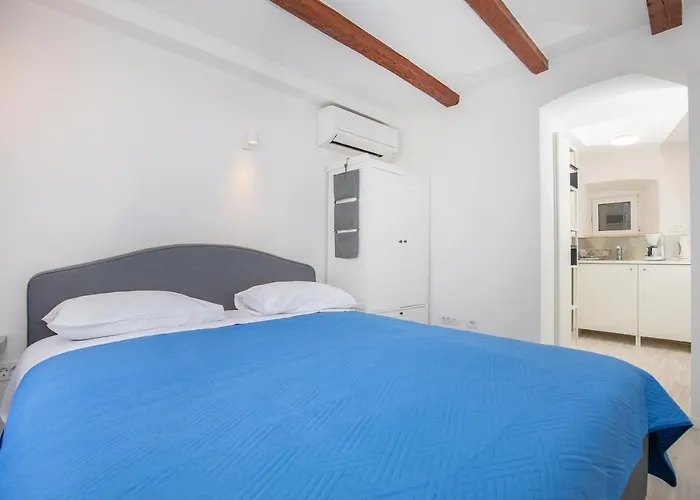 Studio Apartment Bell
