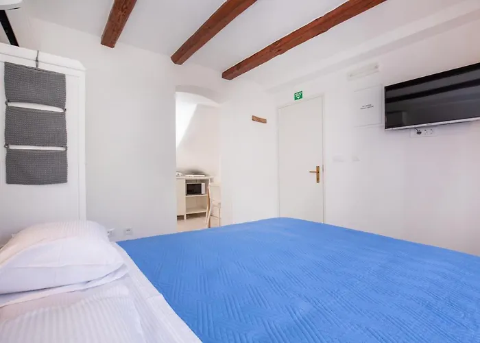 Studio Apartment Bell